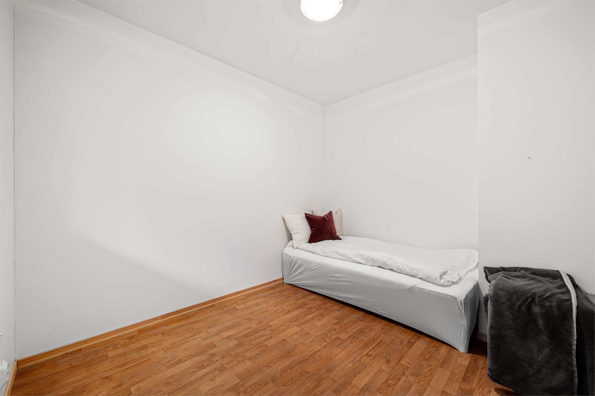 - Soverom 3 måler 7,8m² -