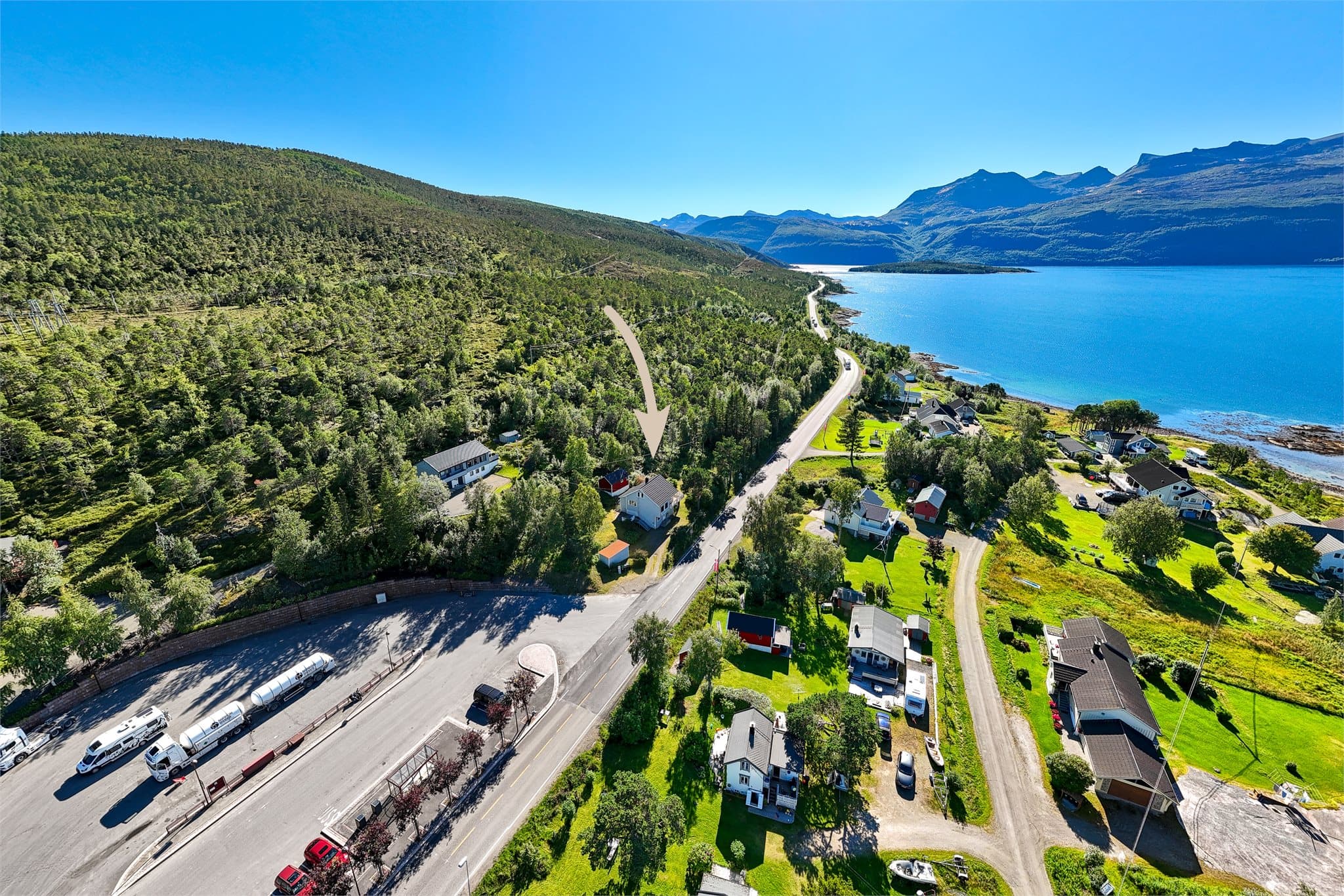 Eiendommen ligger sentralt på Innhavet, med nærhet til både sentrum og natur.