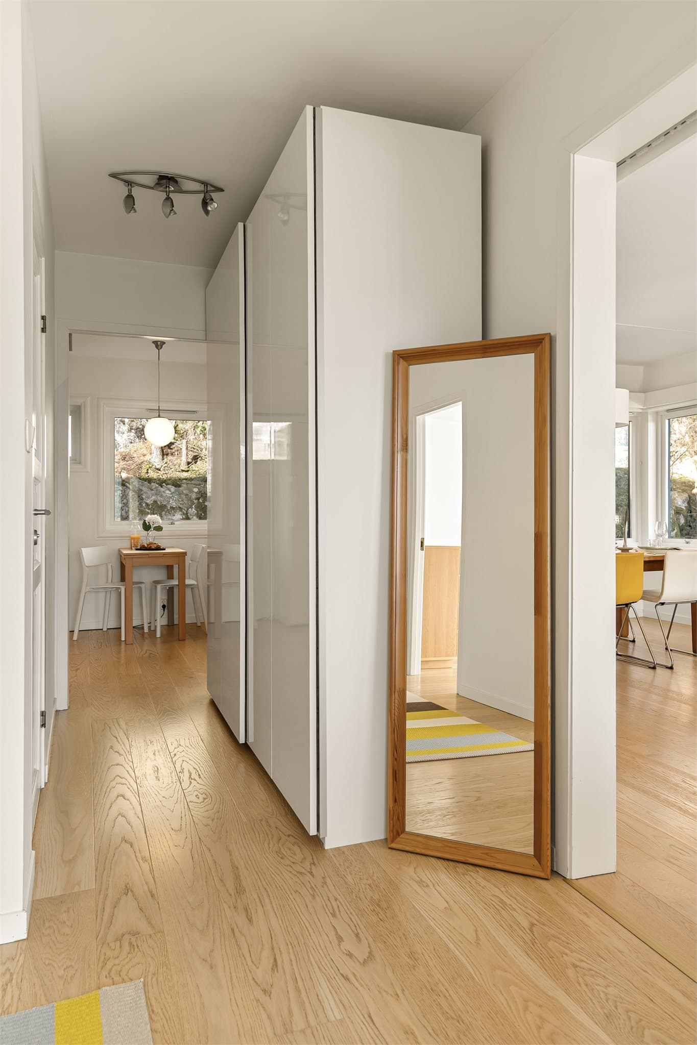 - Andelseier vil få utlevert ett parkeringsoblat for parkering på fellesareal -