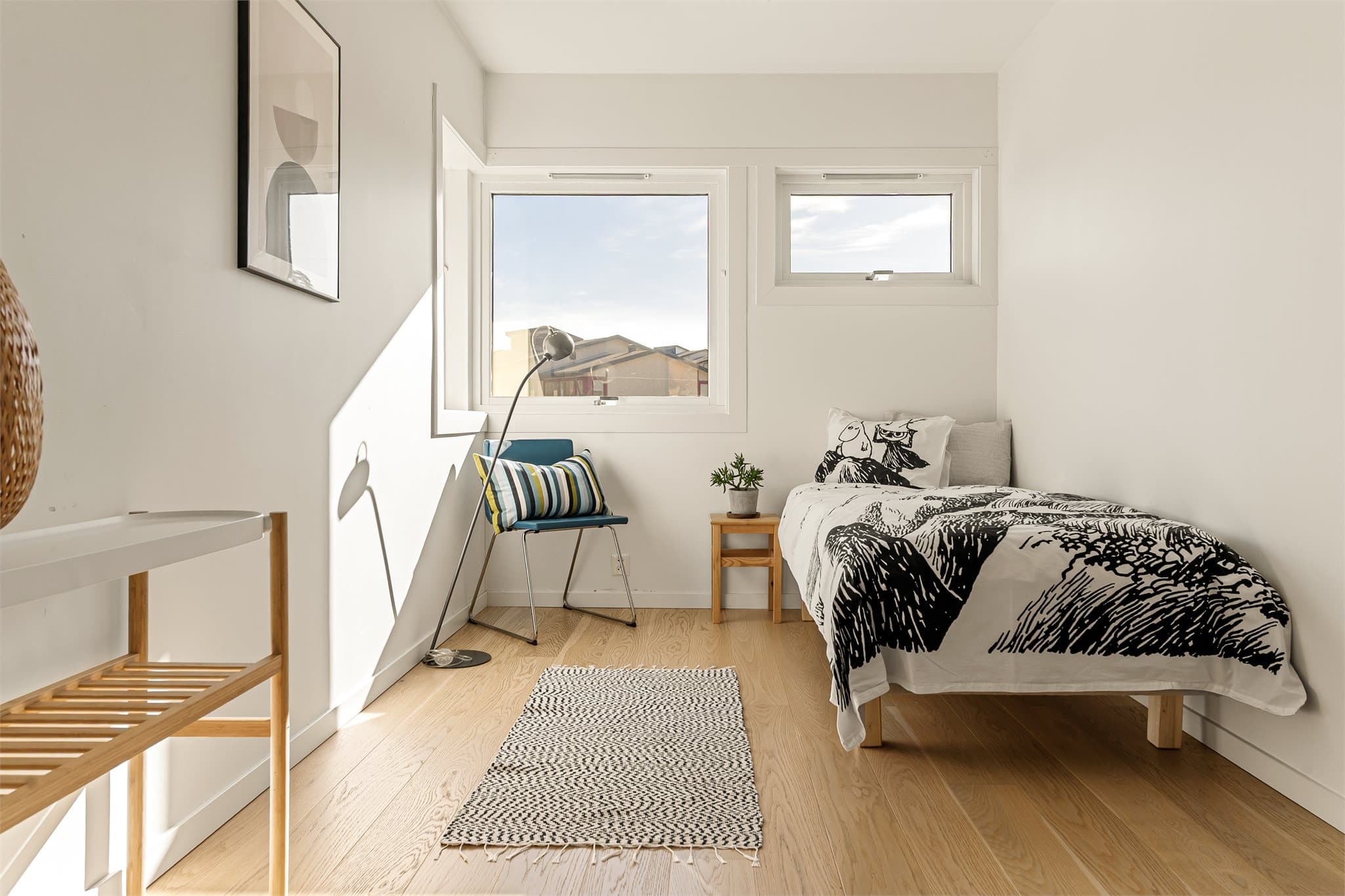 - Soverom 2 er også romslig og måler 9,7m², perfekt som barne- eller gjesterom -