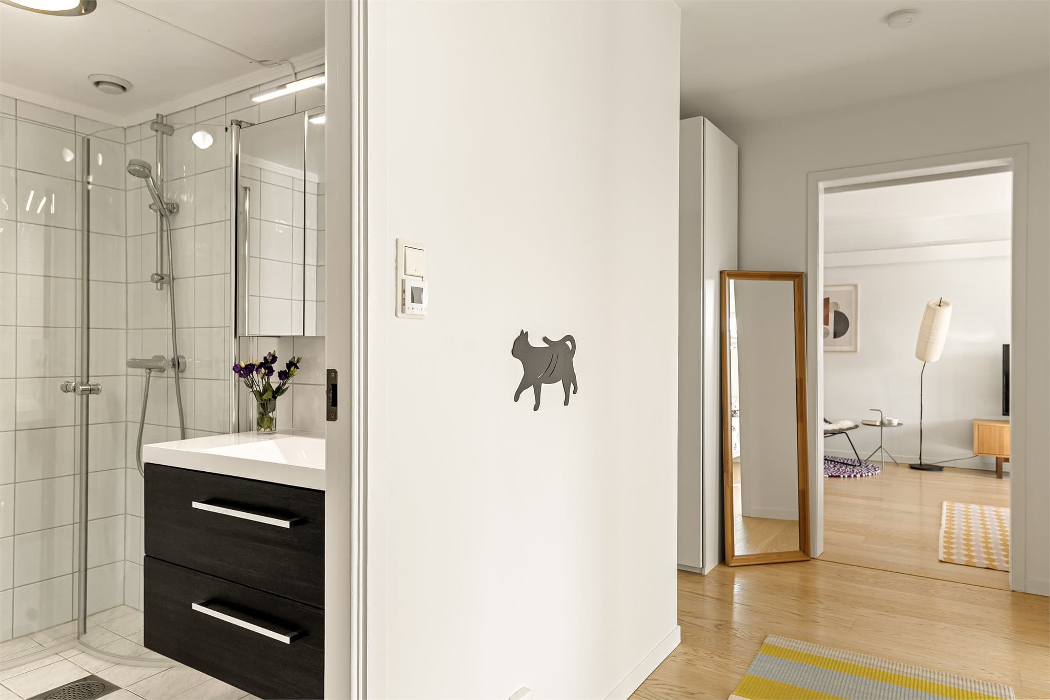 - Vaskemaskin og tørketrommel medfølger handelen kostnadsfritt til glede for ny eier -