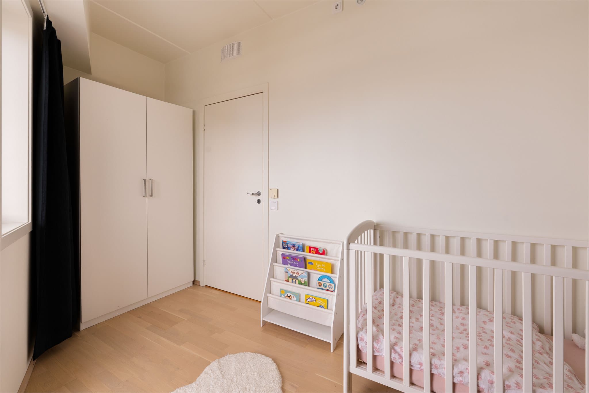 Dette rommet har garderobeskap.