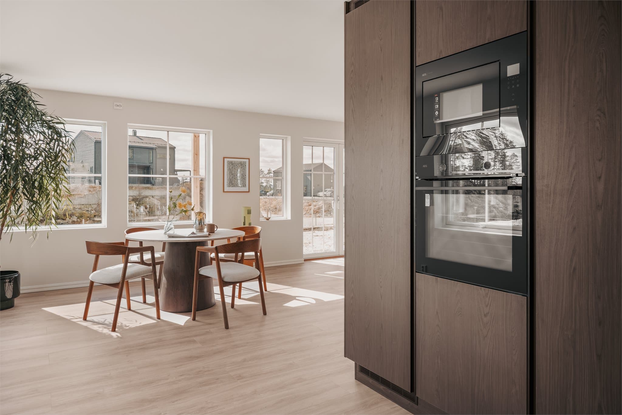 Boligen er oppgradert med flere gjennomtenkte tilvalg og kvalitetsforbedringer utover standard leveranse.