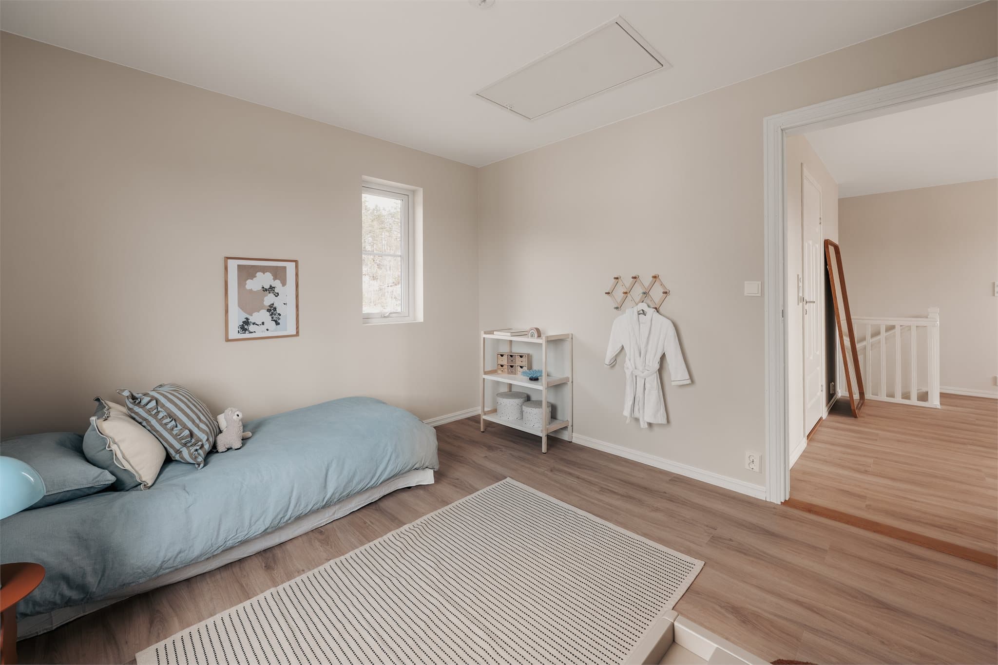 Alle soverommene i boligen er av god størrelse.