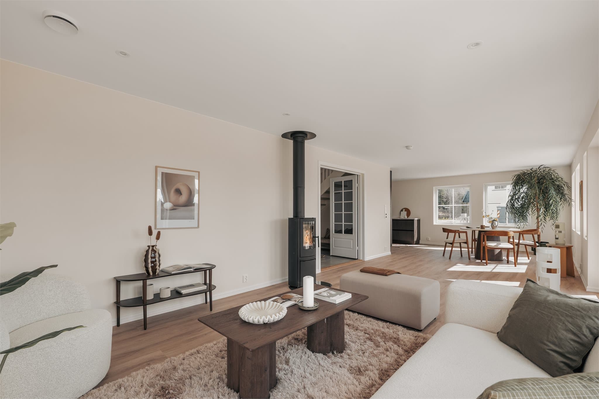 Boligen ble ferdigstilt i 2026 og holder en høy standard.