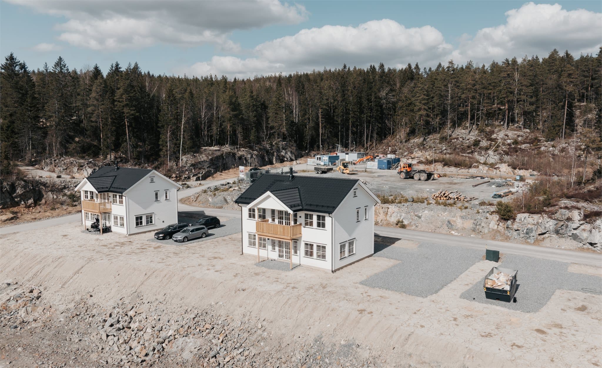 Tomten vil bli ferdig opparbeidet med plen, som er inkludert som en del av leveransen fra utbygger.