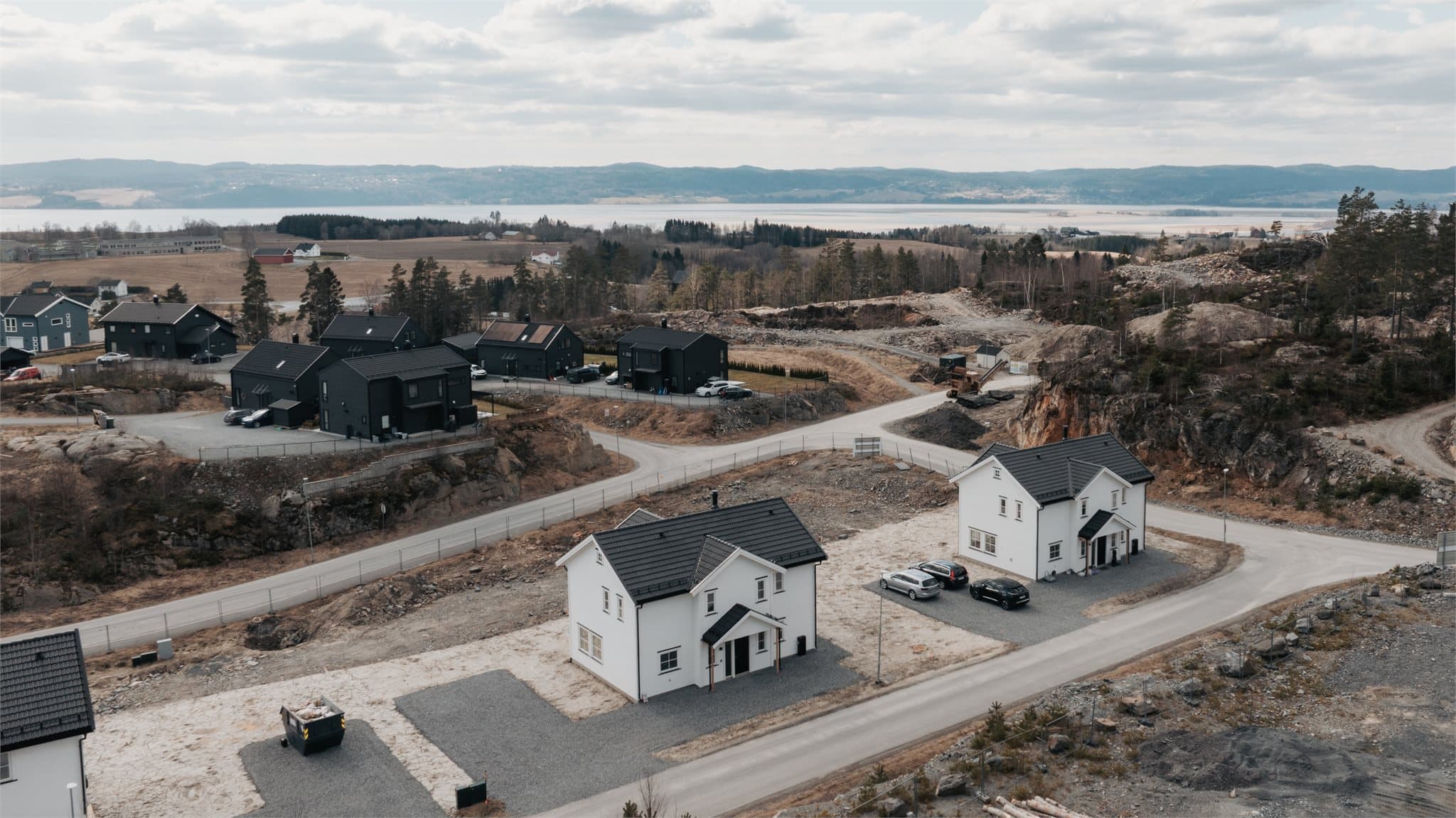 Boligen er nylig ferdigstilt og klar for innflytting.