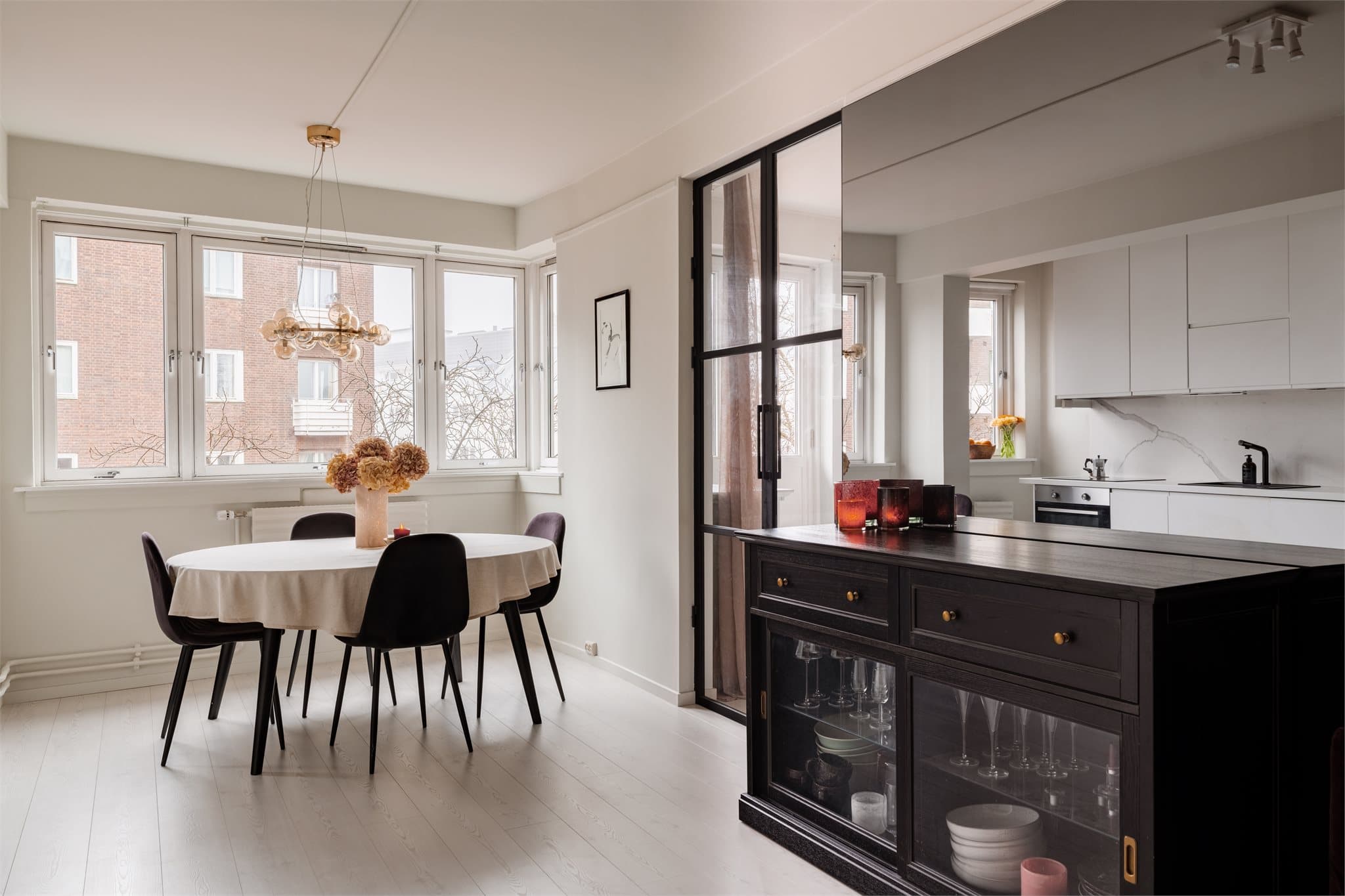 Emera Eiendomsmegling ønsker velkommen til Bygdøy Allé 20! Foto: Henrik Fjørtoft Sporsheim.