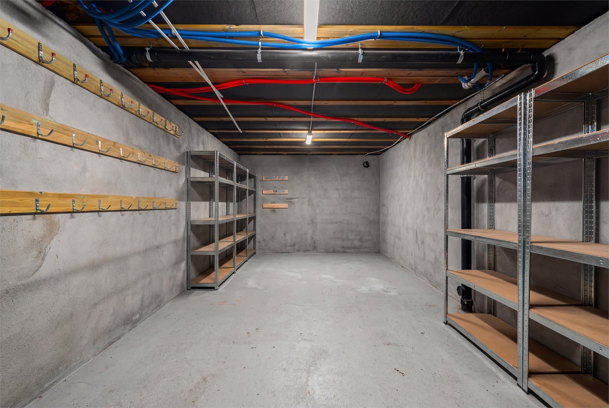 Store kjellerrom som i dag er nyttet som bodplass. Rommet er digitalt tømt og noe avvik kan forekomme.