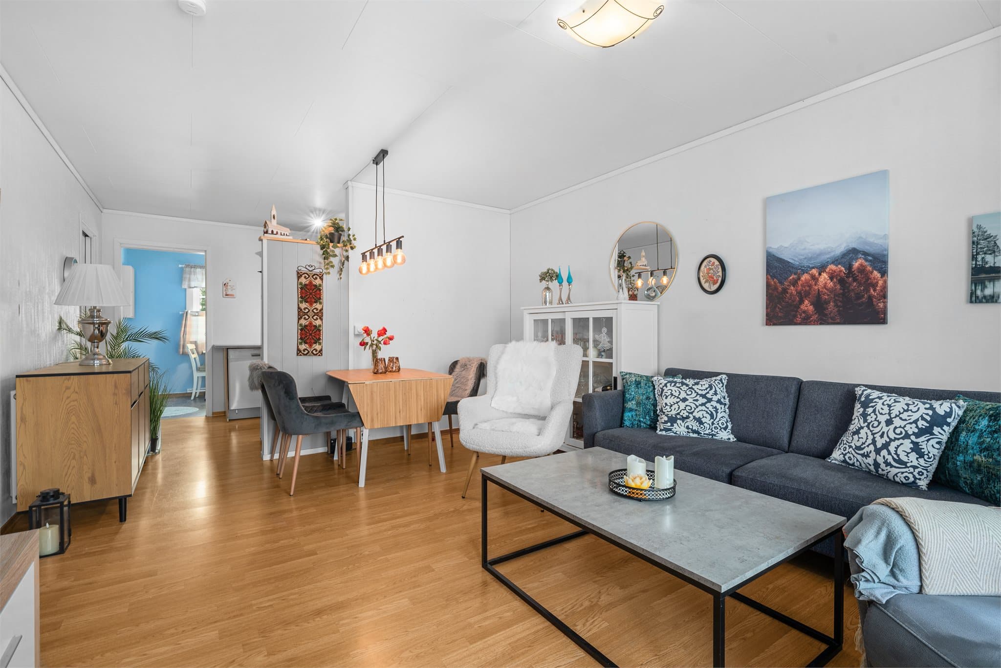 Dels åpen løsning mot kjøkken.