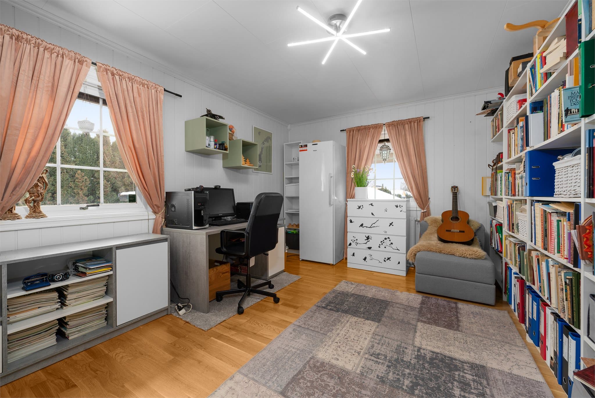 Alle soverommene er av god størrelse, og egner seg også fint som hobbyrom eller hjemmekontor.