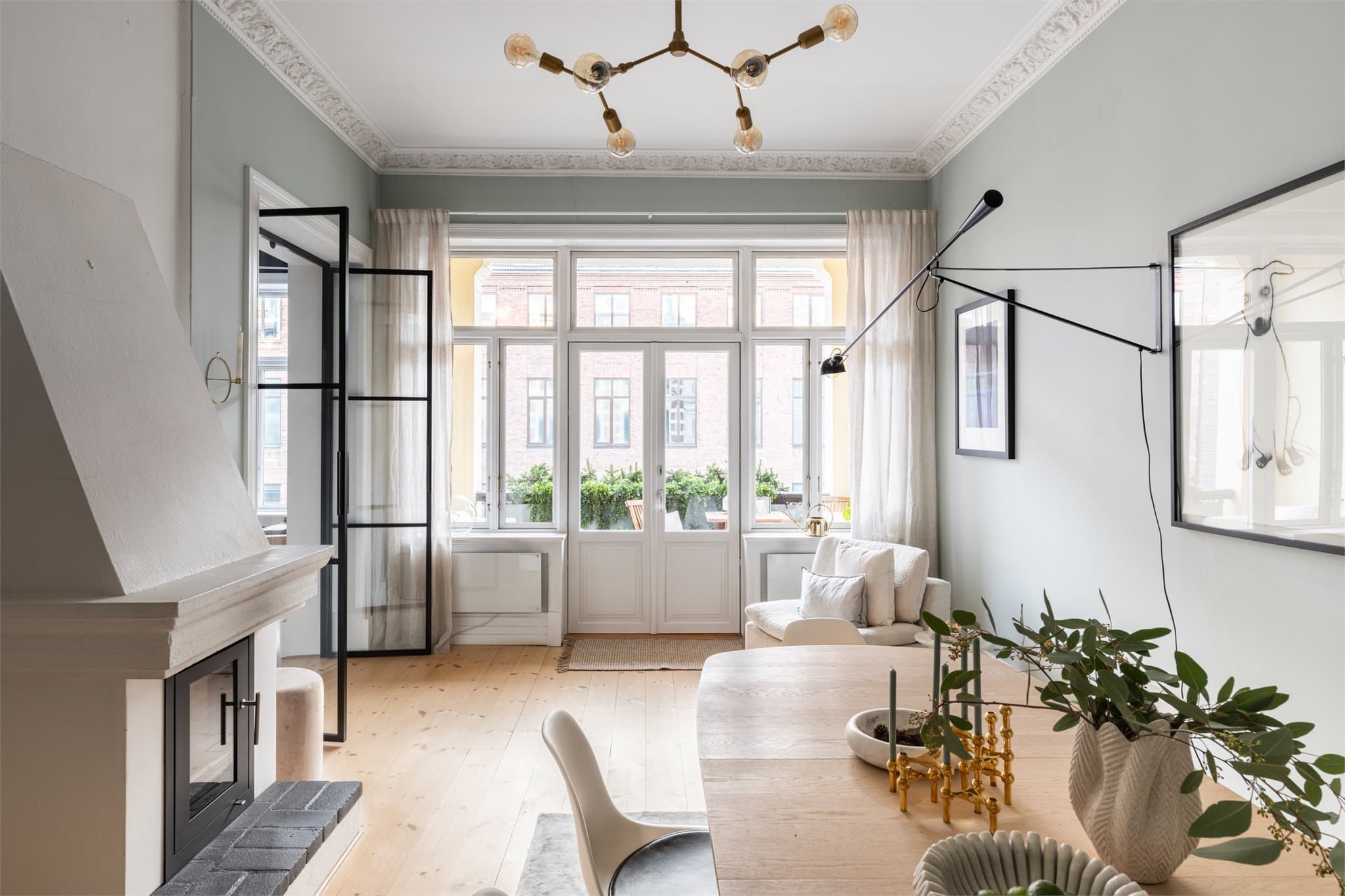 Ny balkongdør med isolerglass ble montert i 2021, og gir direkte utgang fra spisestuen.