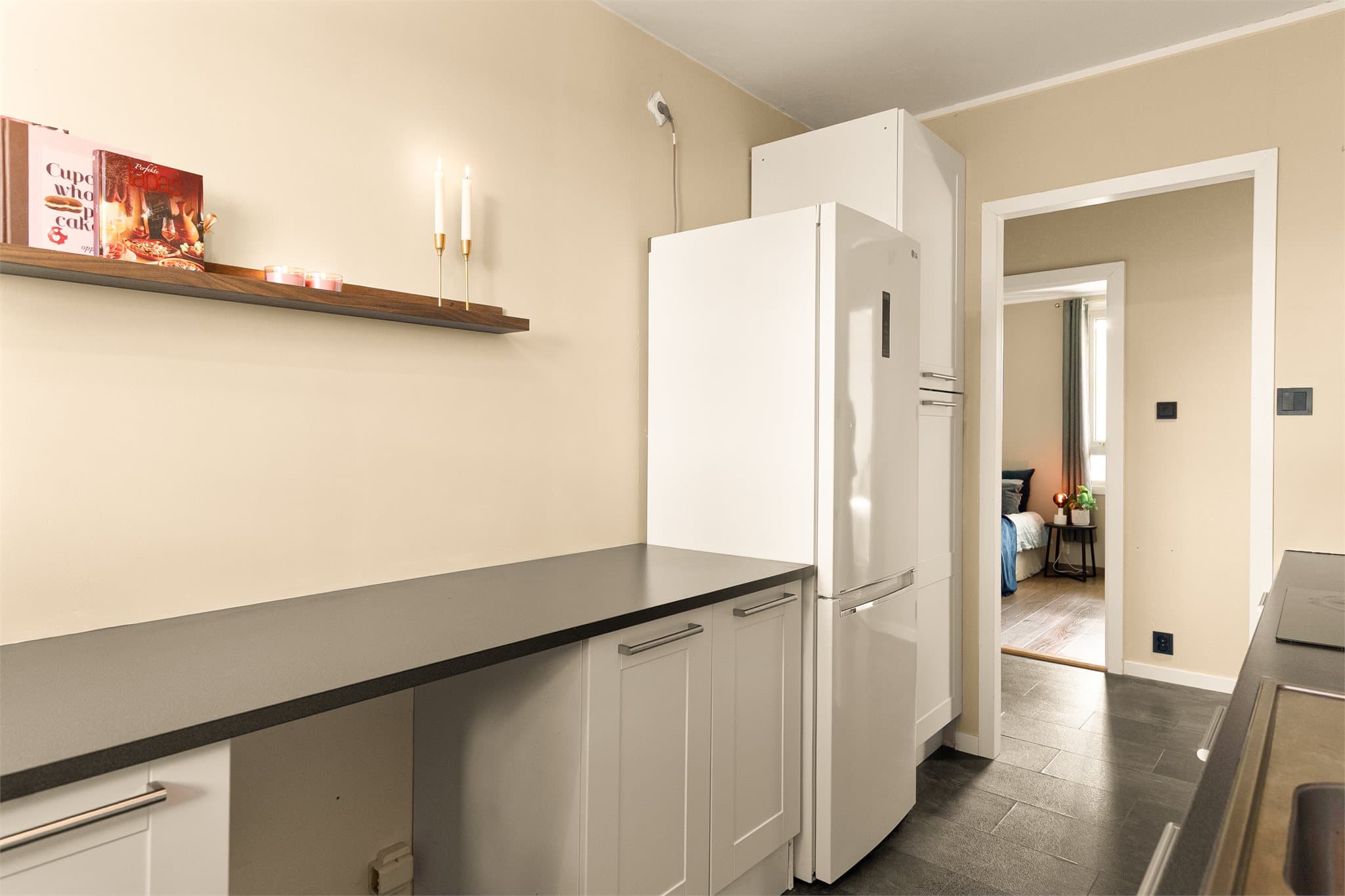 - Kjøkkenet måler 7,7 m² -