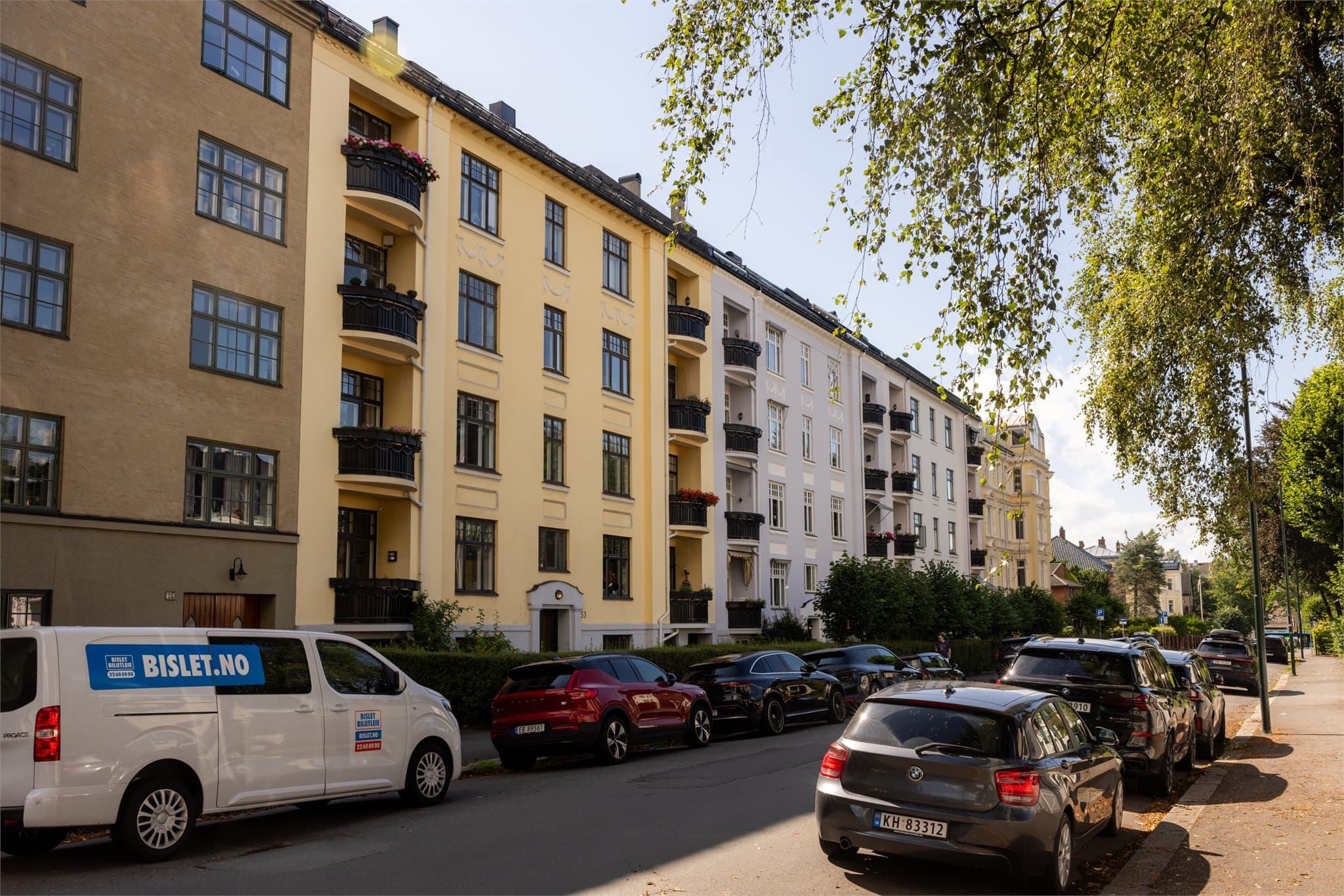 Dette er et svært sentralt boligområde på Frogner, preget av byvillaer, bygårder fra 1800-tallet og ambassader.
