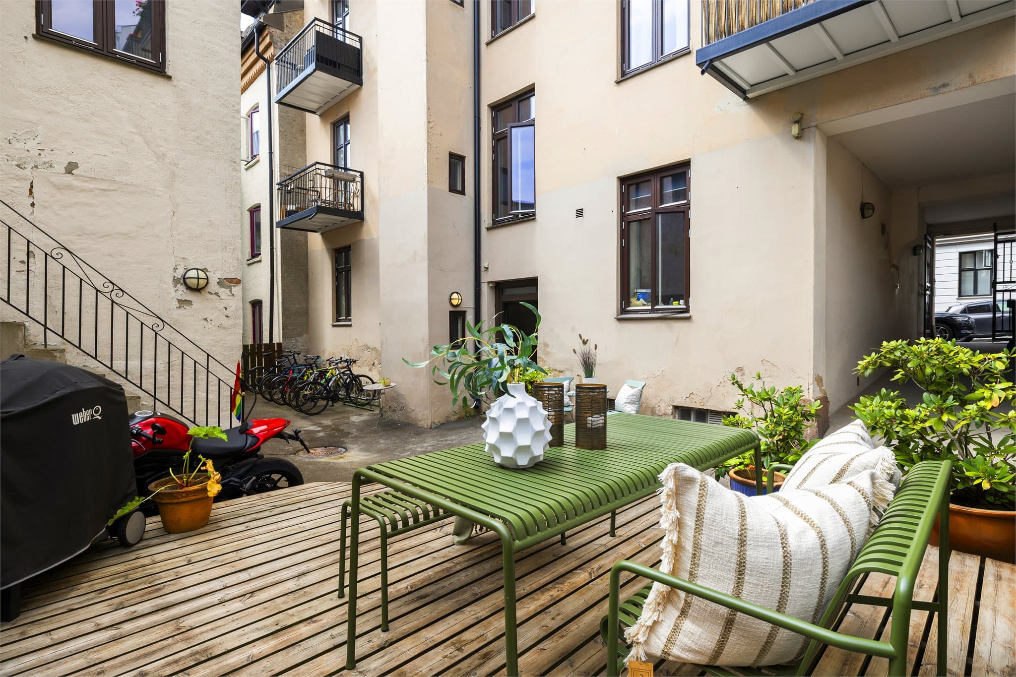 I den felles bakgården er det også plass for sykkelparkering.