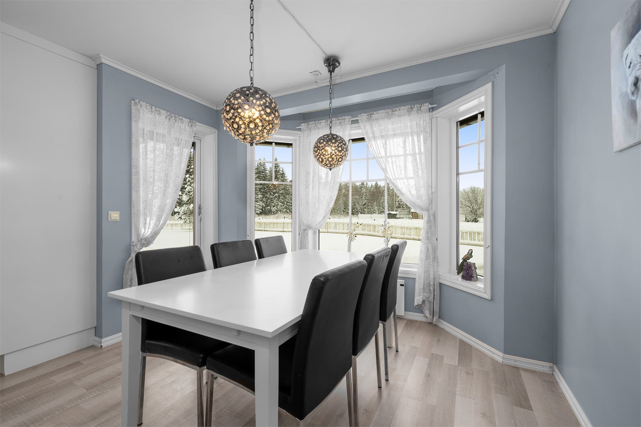 Her er det også utgang til den fine uteplassen.