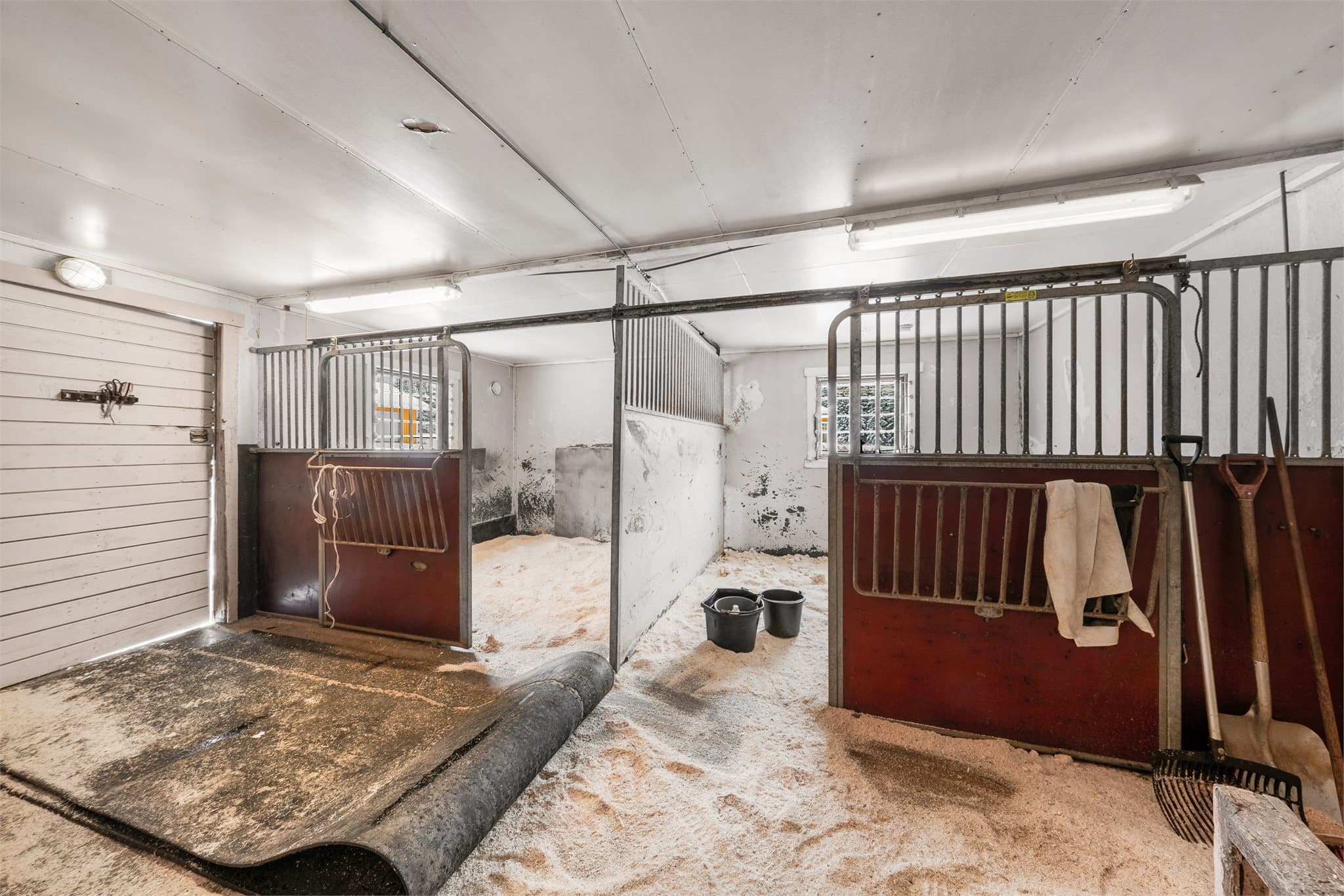 Stall med fire båser.