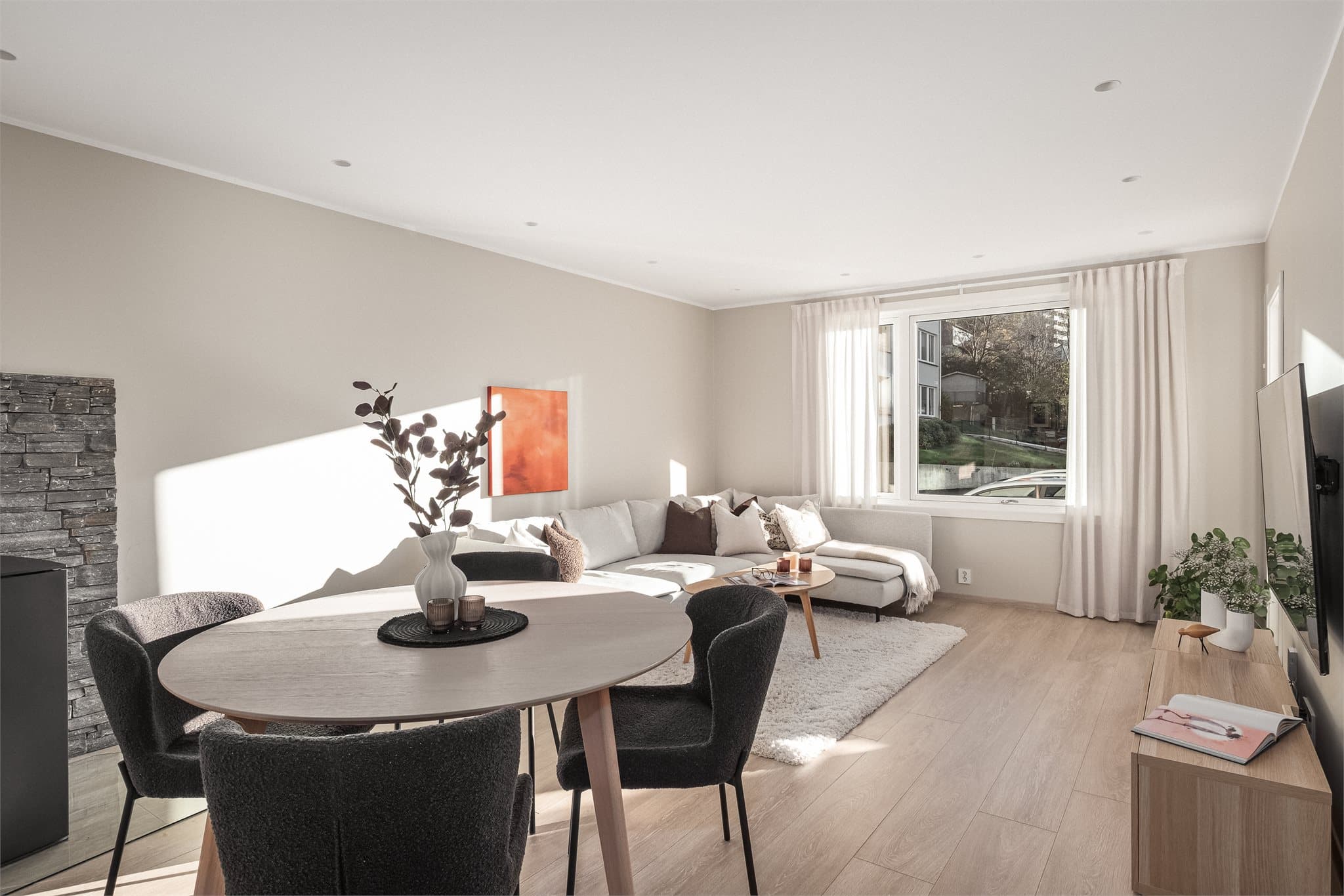 - Emera Eiendomsmegling v/Stian Sletten har gleden av å presentere Erleveien 30F -