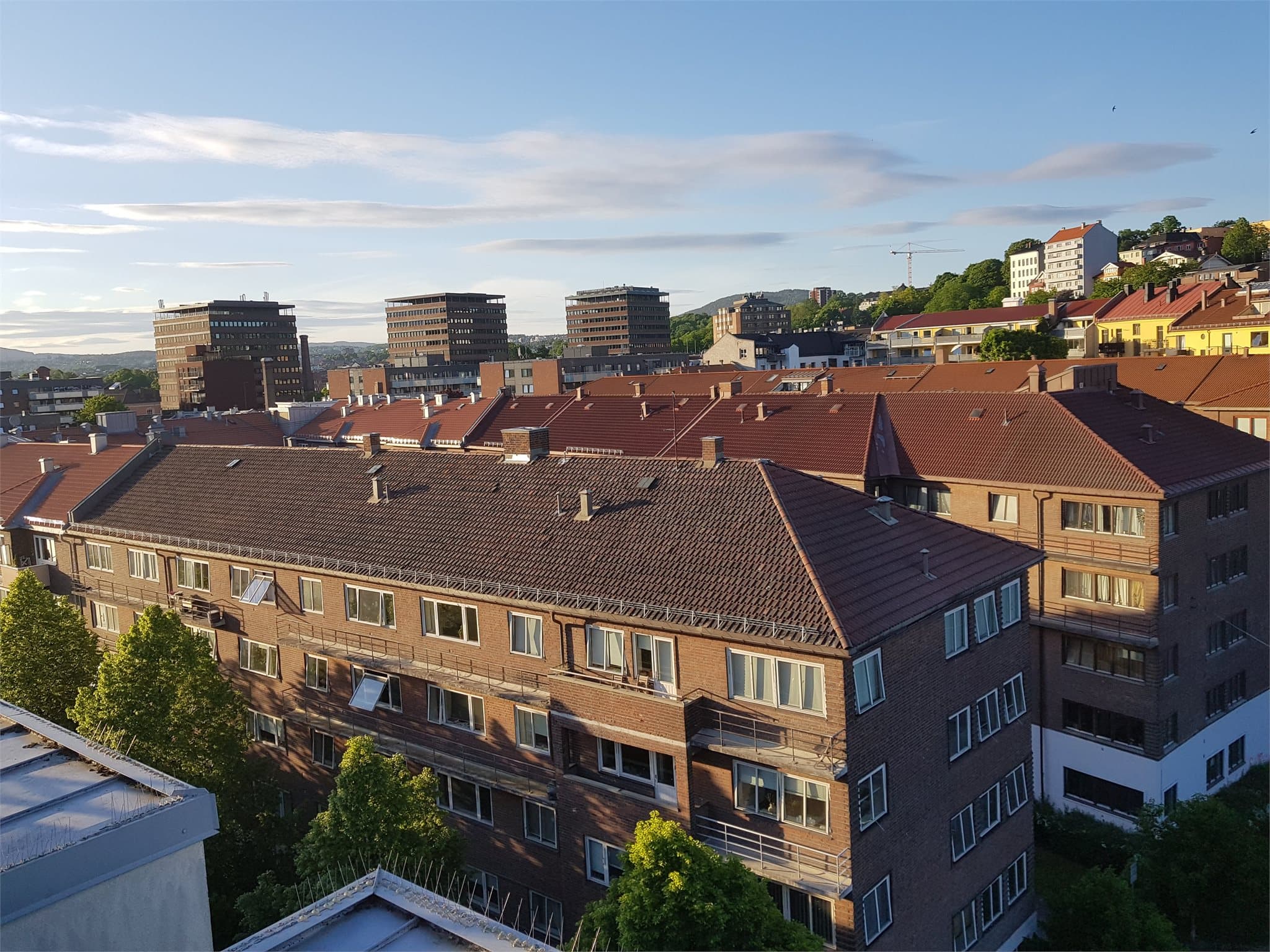 Gamle Oslo er et område med en rik historie og et levende bymiljø.