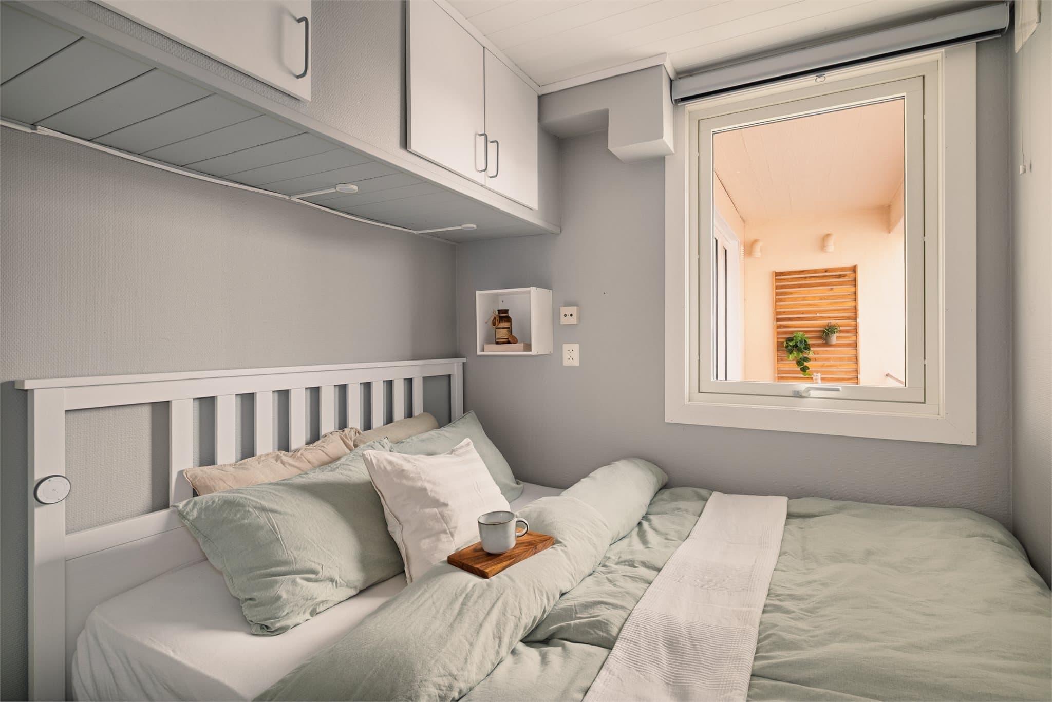 - Soverommet måler 5,4m² (opprinnelig byggemeldt som tekjøkken og kott) -