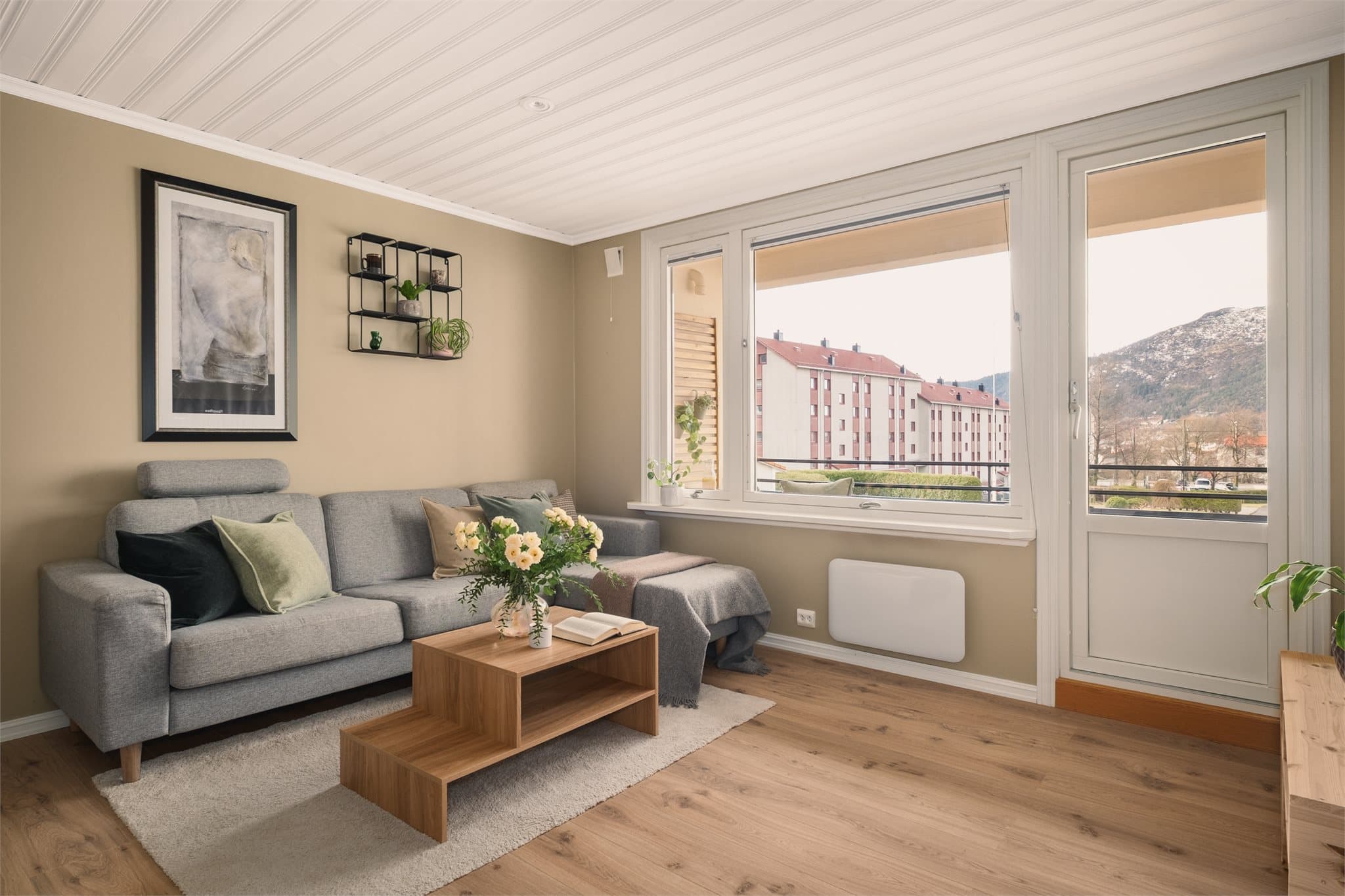 - Nå har du mulighet til å sikre deg en inngang i boligmarkedet! Sjarmerende 2-roms med nærhet til "alt" -