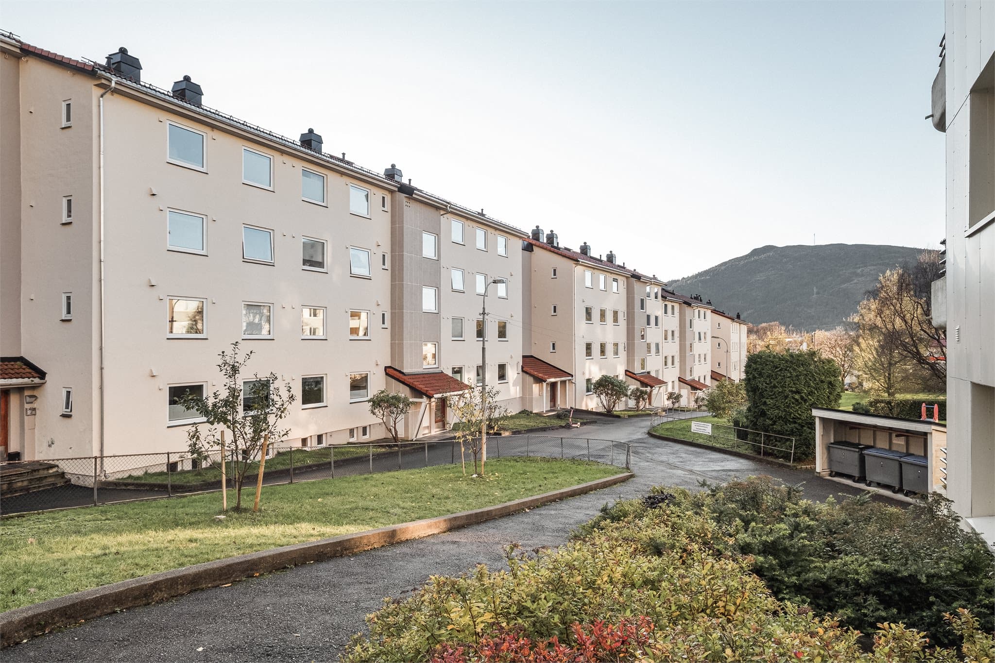 - Videre er det kort reisetid til bl.a. Haukeland, Haraldsplass, Høyskolen på Vestlandet, BI, UiB m.fl. -