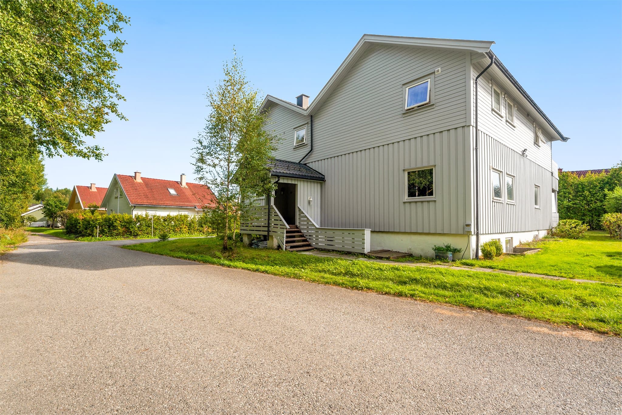 Trondheimsvegen 187C ligger sør på Jessheim, med svært enkel adkomst til E6 og gode forbindelser videre.