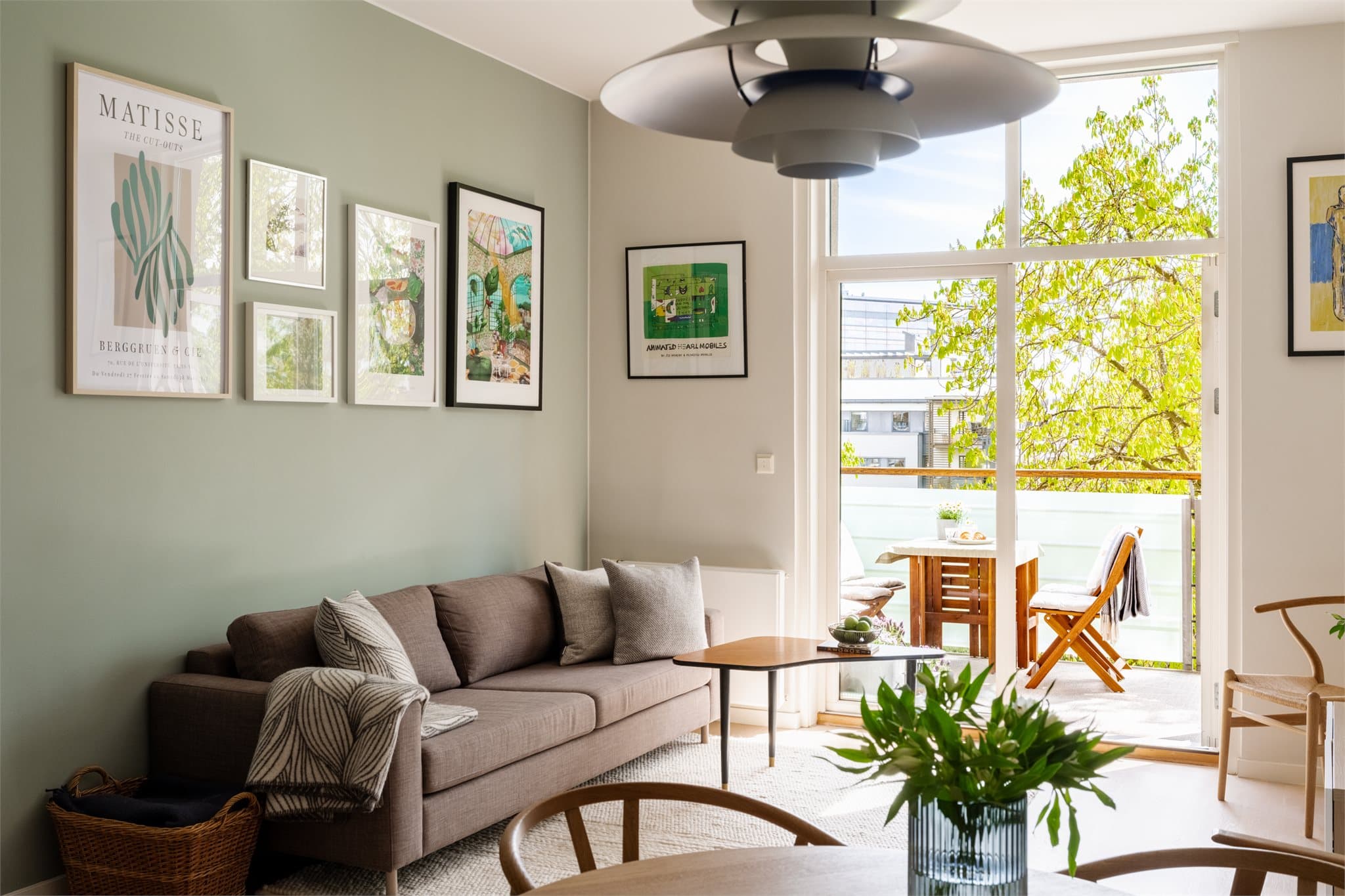 Oppvarming via radiator sikrer en jevn og behagelig innetemperatur.