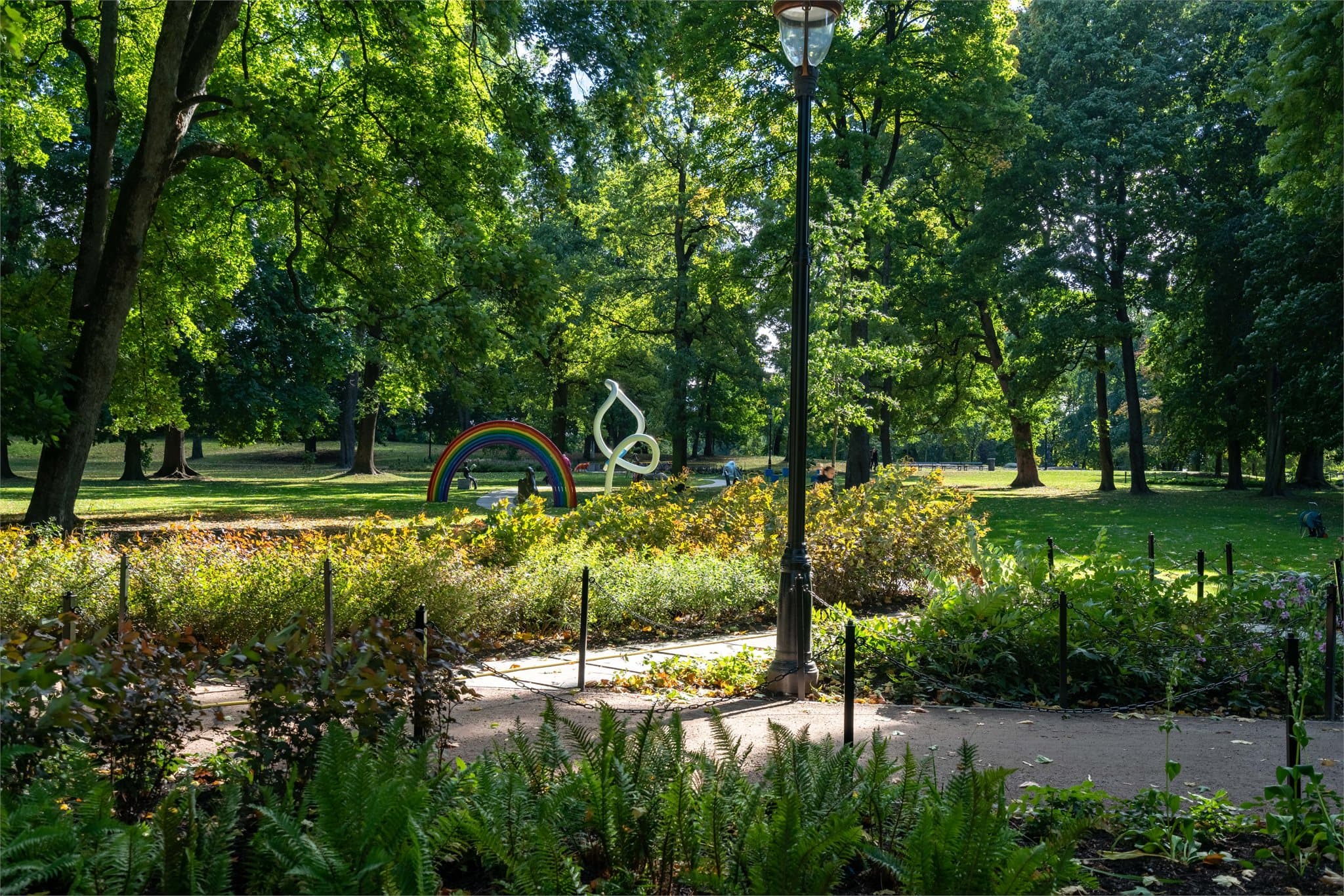 Slottsparken ligger også innenfor gangavstand, og tilbyr store, åpne gressletter og vakre omgivelser.