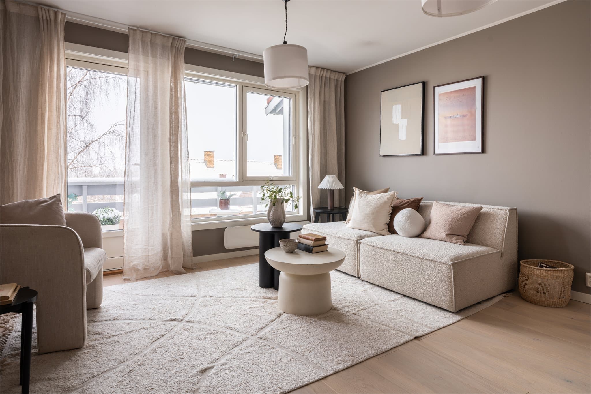 Rommet er av god størrelse, noe som gir gode møbleringsmuligheter.