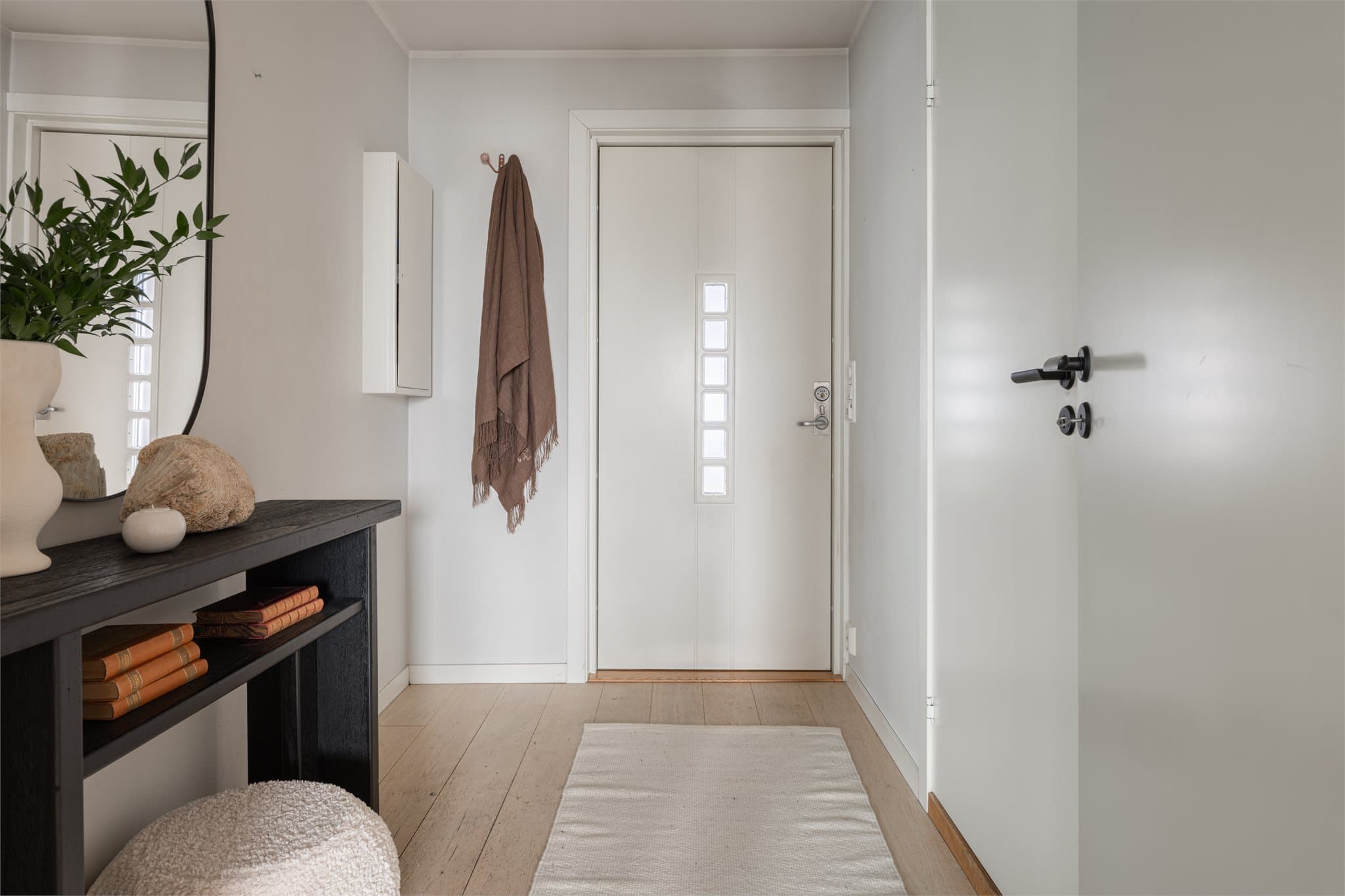 Entréen er gjort større ved at det opprinnelige vindfanget er fjernet.