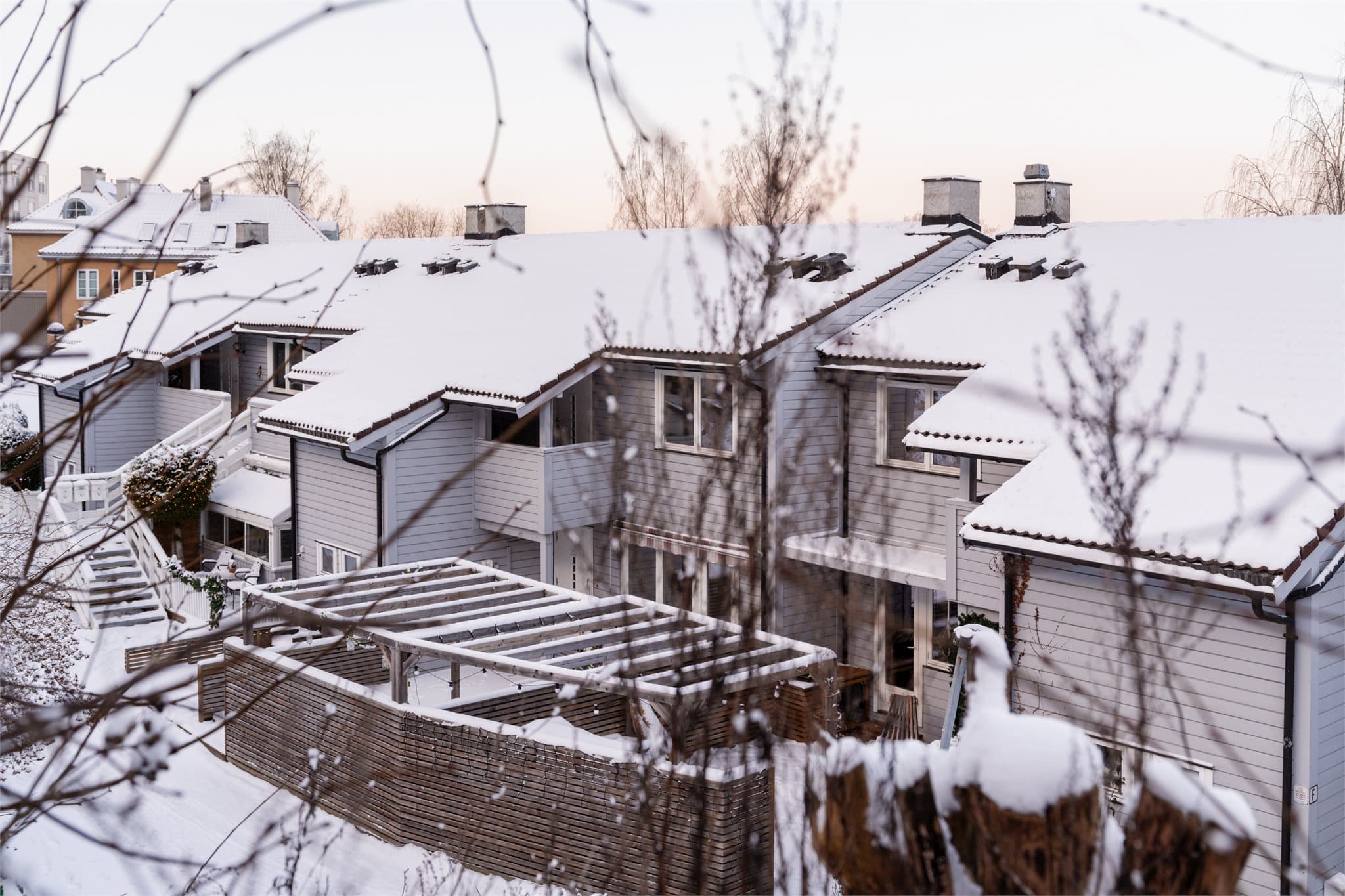 Her bor du i et rolig og tilbaketrukket område, med kort avstand til flotte tur- og rekreasjonsområder, Kværnerbyen og Oslo sentrum.