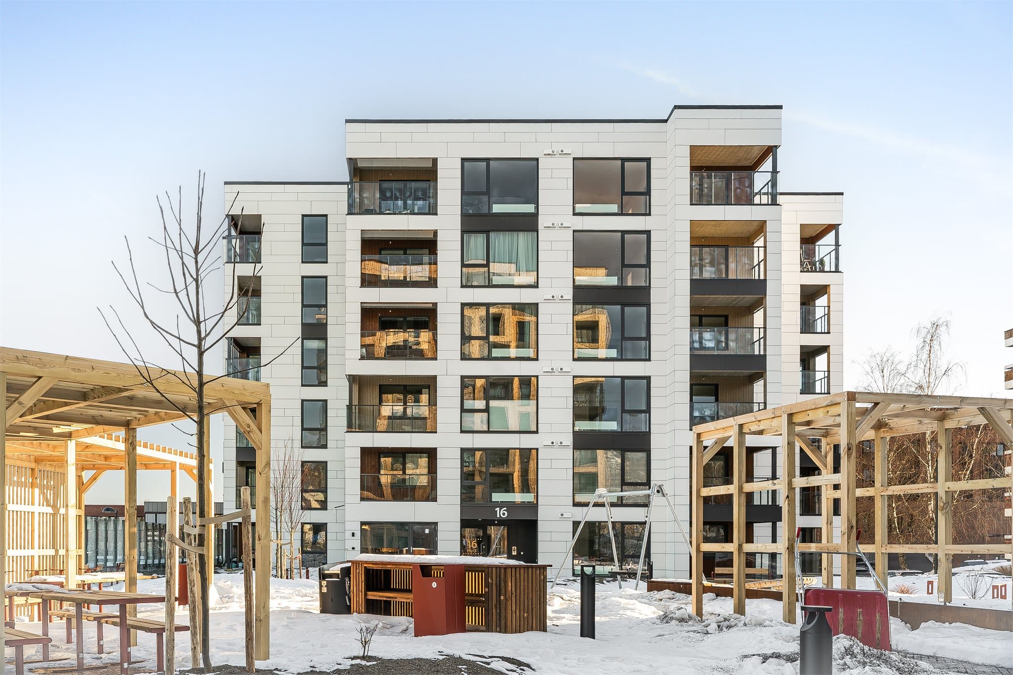 Saupstad Torg blir Trondheims nye, pulserende bydel med flotte leiligheter, grønne uterom og et bredt servicetilbud. Prosjektet skaper et levende knutepunkt med butikk, treningssenter og hyggelige møteplasser rett utenfor døren.