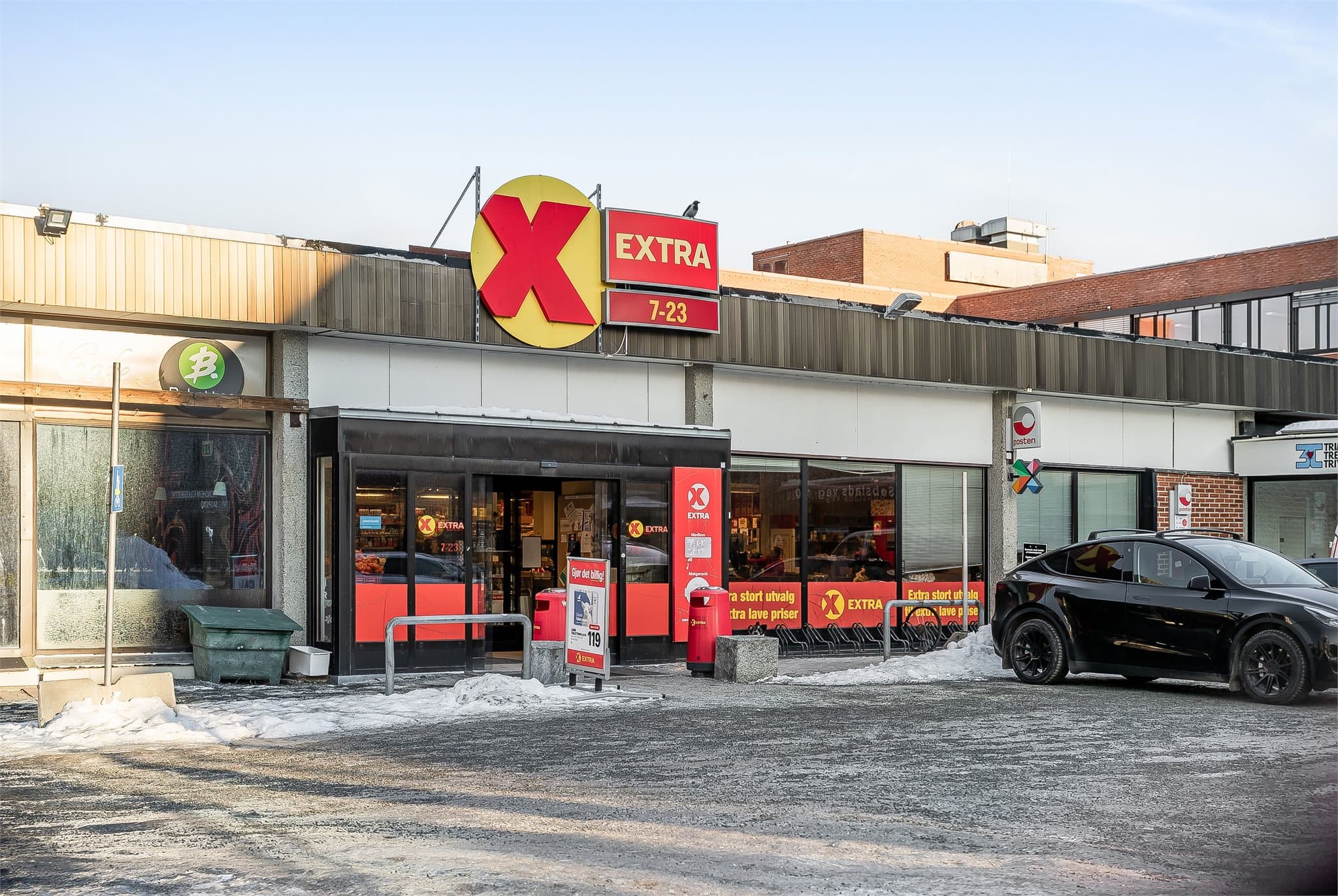 I umiddelbar nærhet til leiligheten finner du både Coop Extra og treningssenteret 3T.