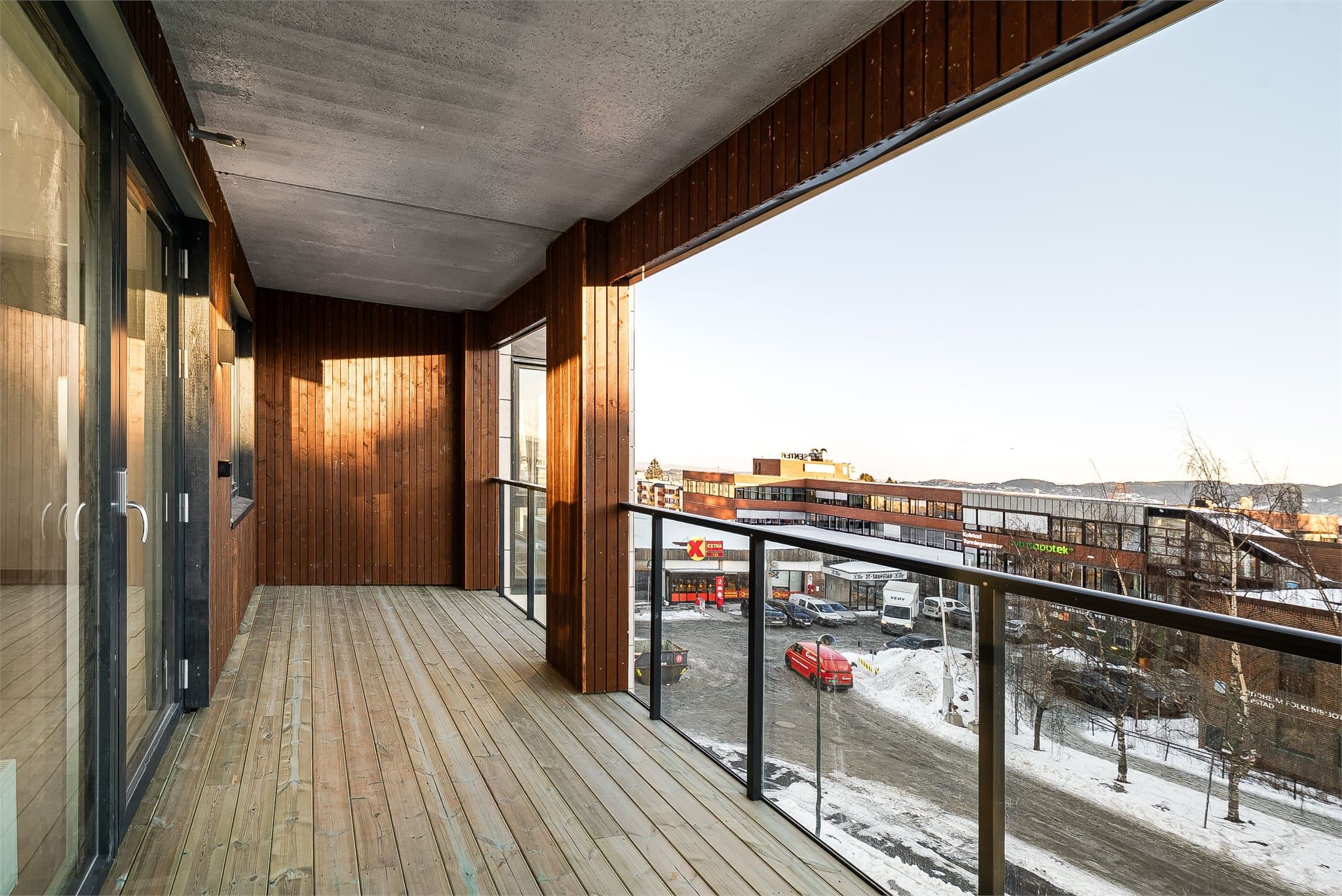 Fra stuen har man utgang til en stor balkong på hele 12,5 kvm.