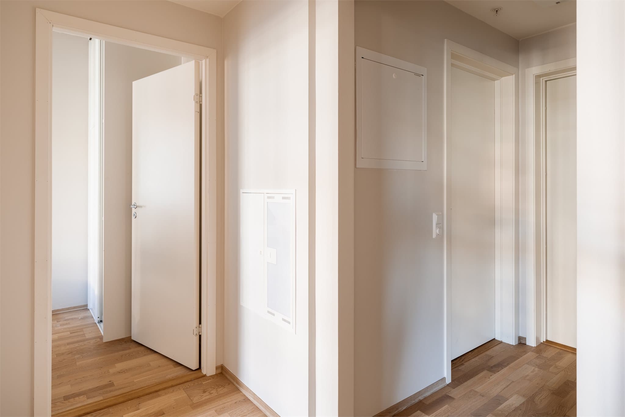 Gangen binder sammen den sosiale sonen og den private sonen i leiligheten.