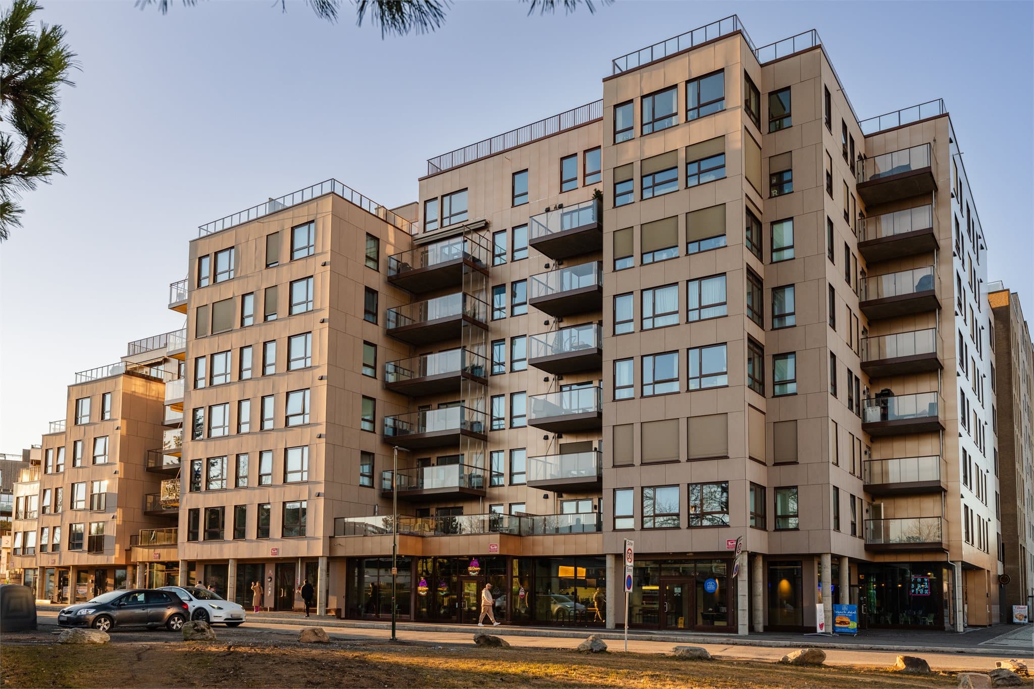 Bygget er fra 2021 og har energiklasse A. Metro Senter ligger kun fem minutters gange unna.