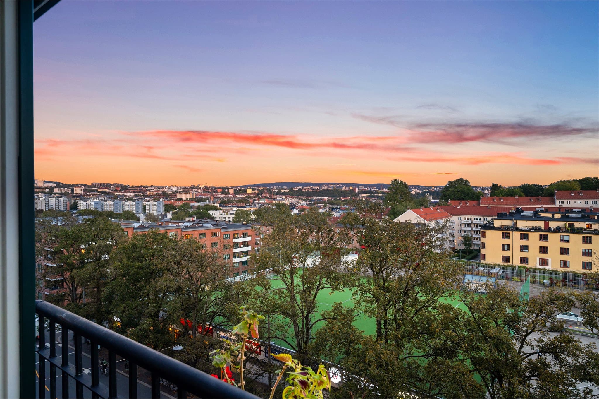 Fra leiligheten har man god oversikt over byen.