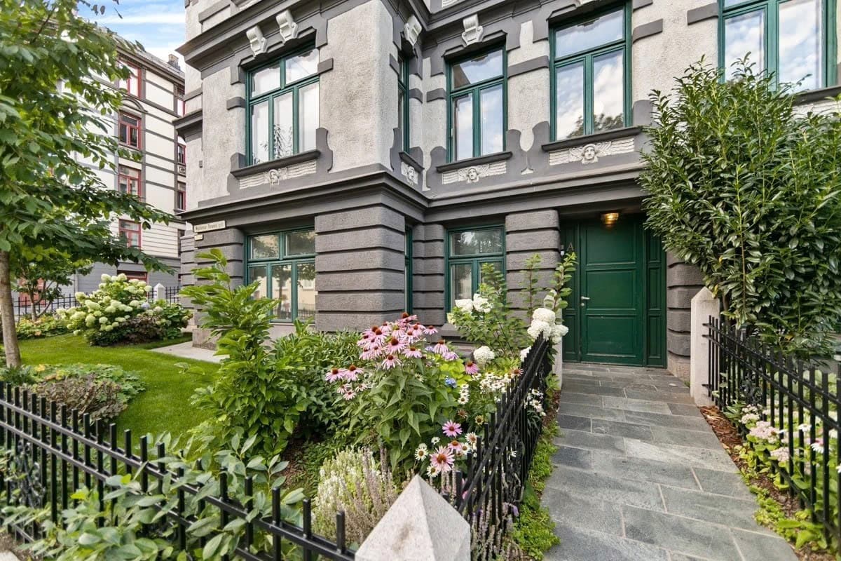 Unik bygaård - et av Oslos vakreste! Svært barnevennlig med heis og automatiske inngangsdører