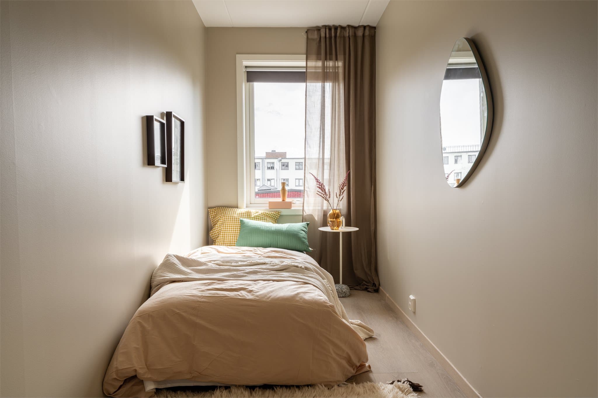 Soverom nr. 3 kan fint brukes som gjesterom, barnerom eller kontor.