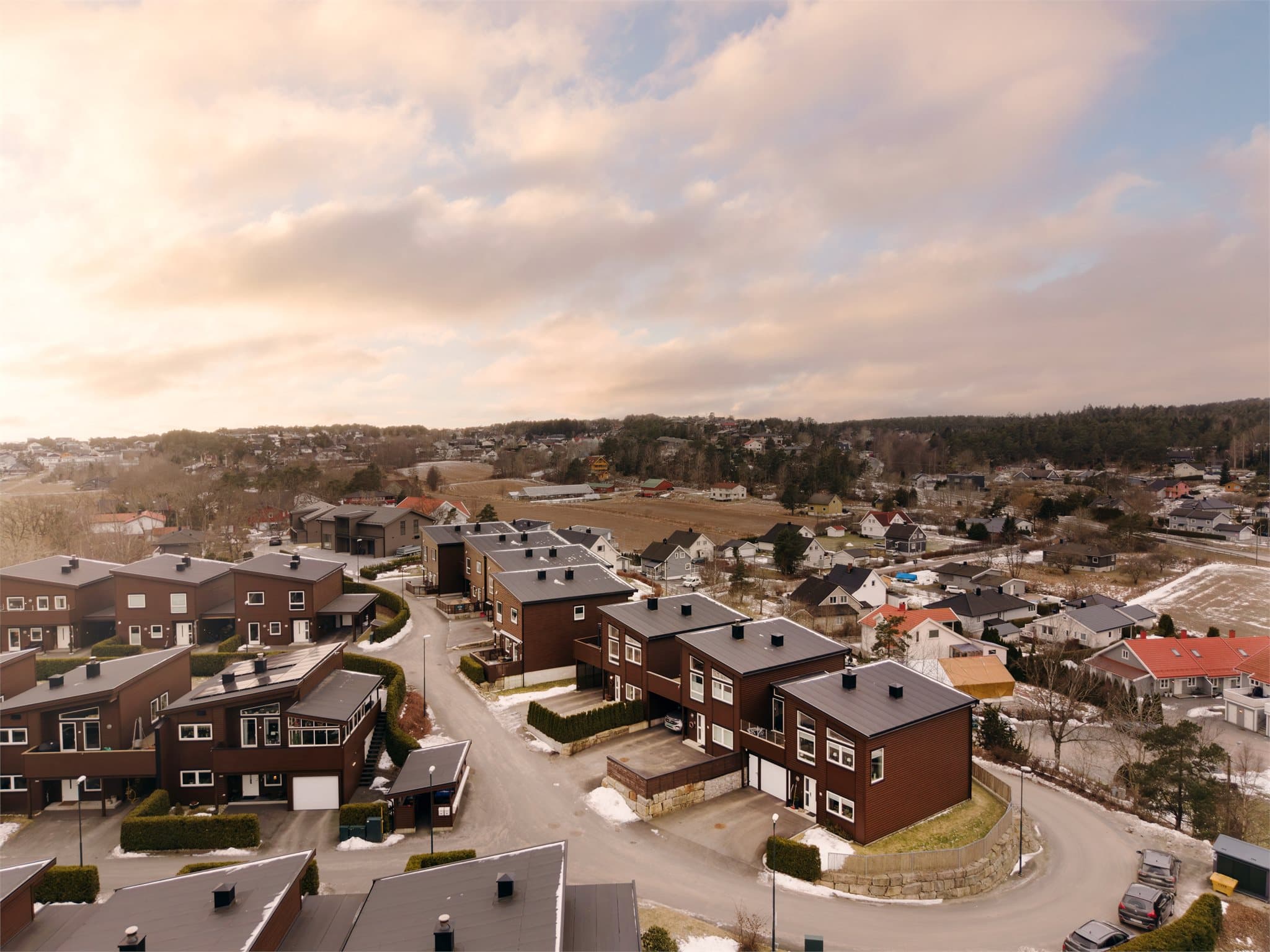 Beliggenhet i et populært og familievennlig boområde med rolige omgivelser og godt naboskap.