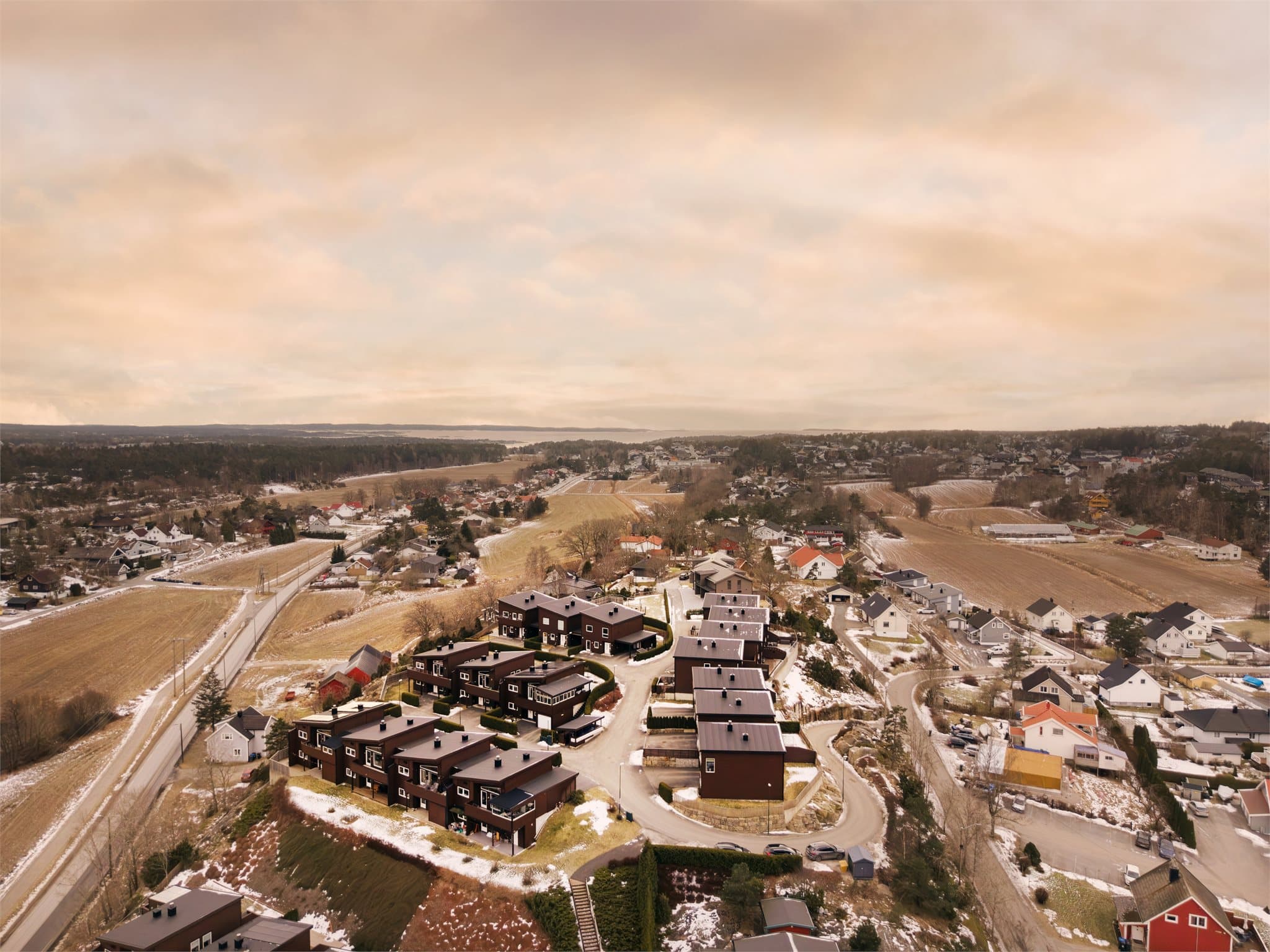 Herfra er det kort vei til flotte rekreasjonsmuligheter, inkludert Onsøystien og nærhet til sjøen.